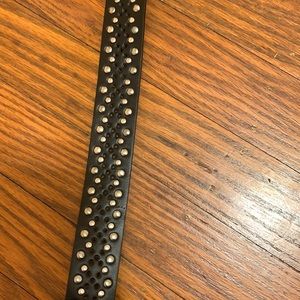 This is a very fashionable belt.